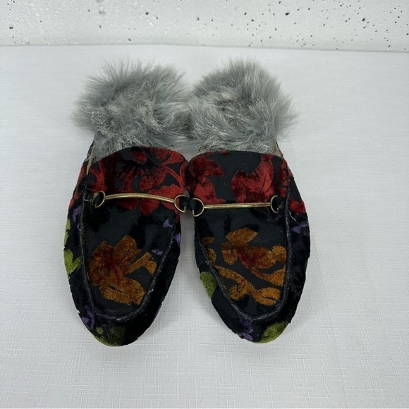Gunmetal size 7 Fatima Faux Fur Black Velvet Flats - Picture 1 of 12